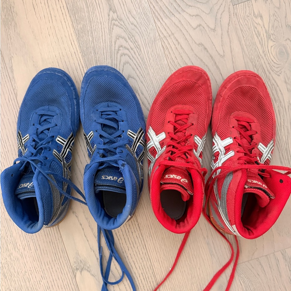 2 pairs of men’s Asics wresting shoes